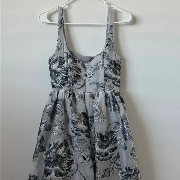 Elliat Blossom Silver Jacquard High-Low Maxi Dress Size: XS - Picture 11 of 13